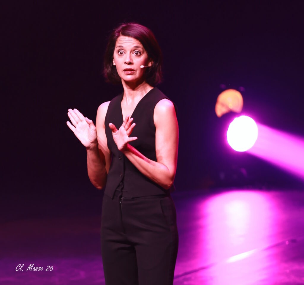 Sophia Aram La Pyramide Bagnols sur Cèze photo @claudemasse